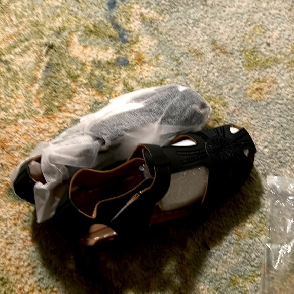 Sandals - Picture 1 of 2